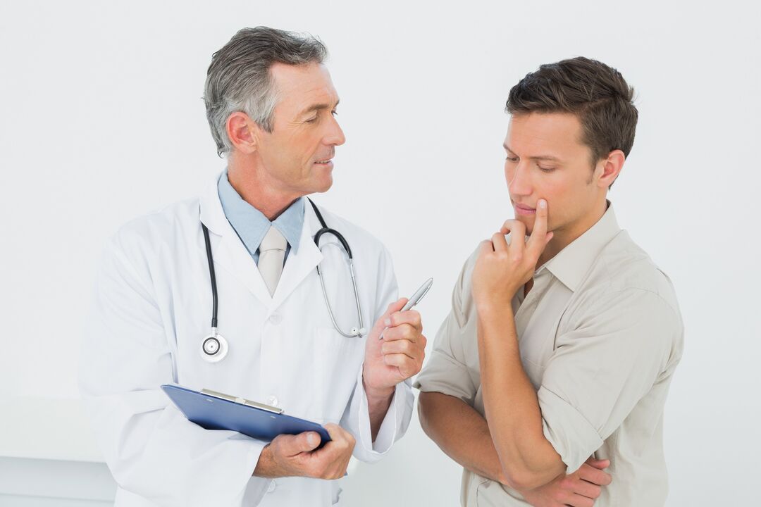 consultație cu un medic despre costul operației de mărire a penisului